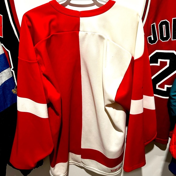 🔴SOLD🔴Split Detroit redwings jersey - Picture 2 of 4